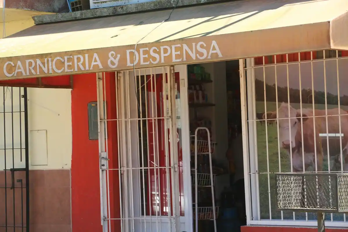"Dame la plata o te quemo": las amenazas a la almacenera que asaltaron a mano armada