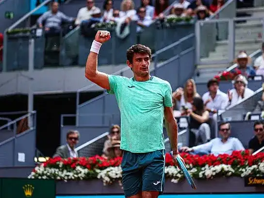 Navone se impuso a Shapovalov.