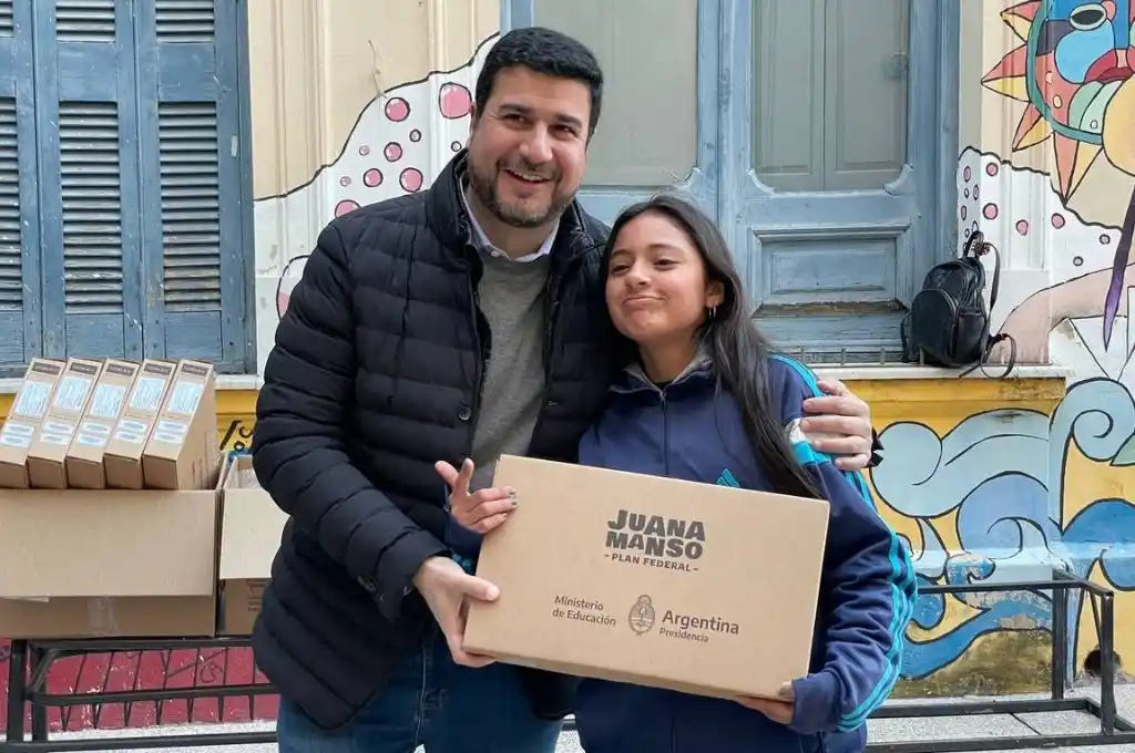 Marcos Cleri continúa impulsando la entrega de netbooks en la provincia de Santa Fe