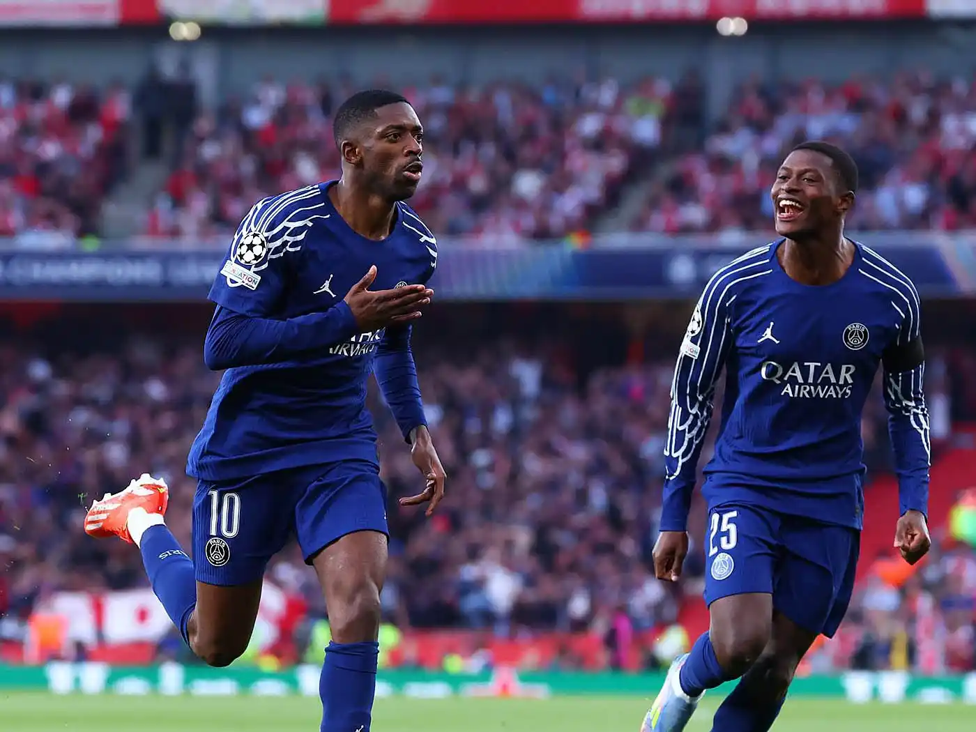 Dembelé festeja el único gol del encuentro.