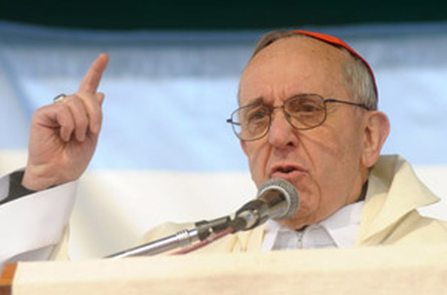 Bergoglio apuntó a  los que ‘no tienen en  cuenta a los pobres’