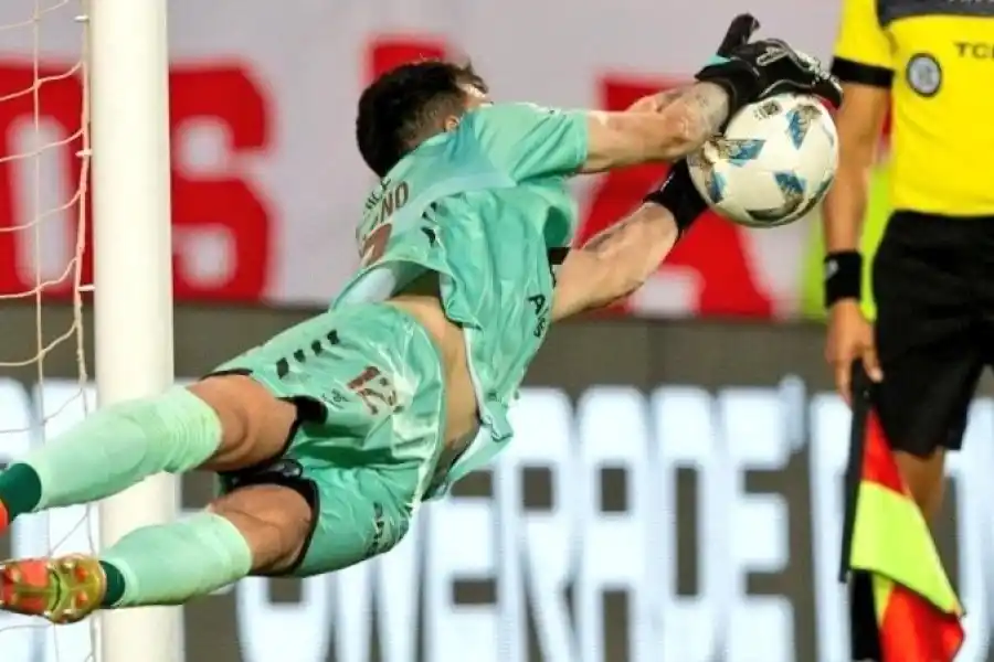 Con un ex-Atlético como figura, Platense se metió en la final tras vencer por penales a Godoy Cruz