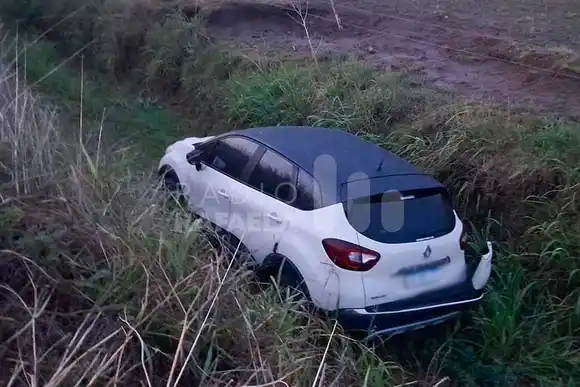 Encontraron abandonada en una zanja una camioneta relacionada con varios hechos delictivos
