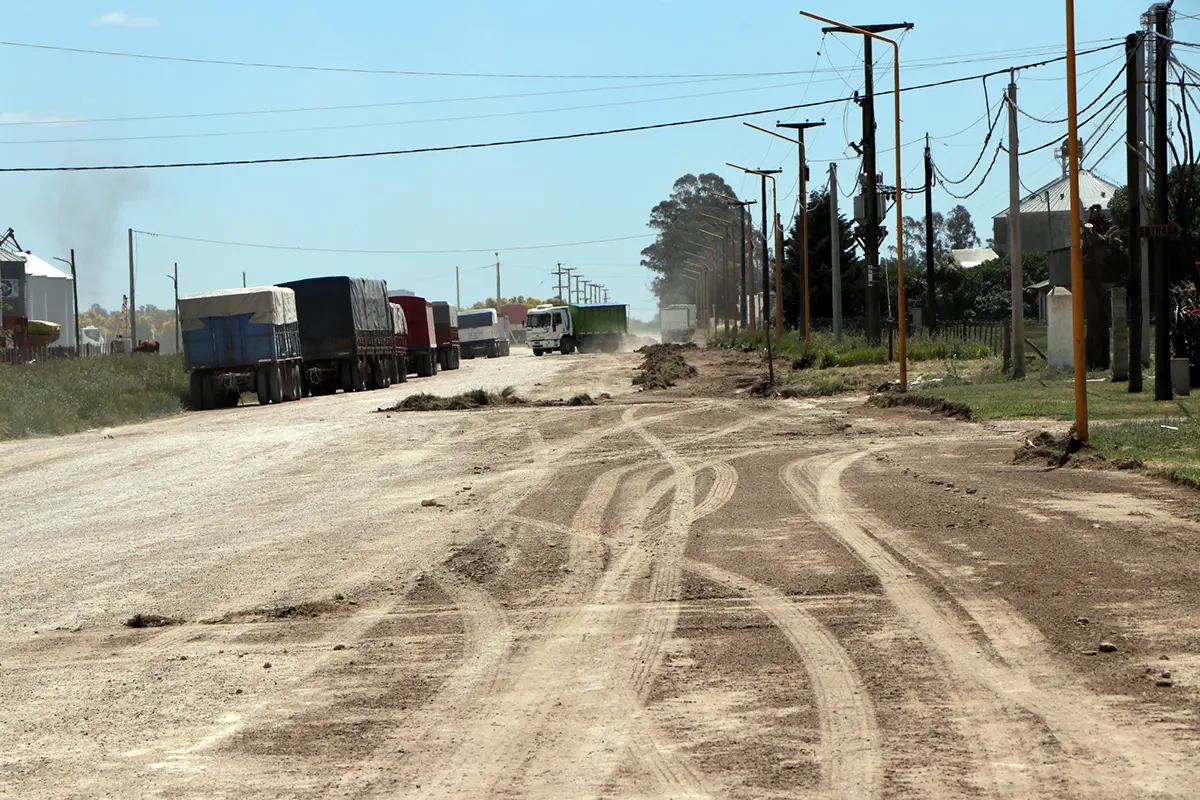 Movimiento de suelo. En la avenida 60 para la pavimentación