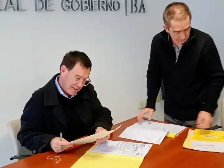 El intendente Chalde en la Escribanía General de Gobierno