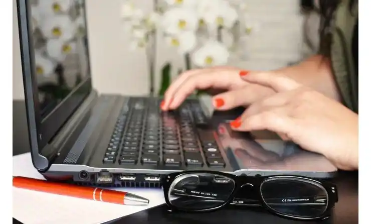 A partir del viernes, los docentes pueden gestionar el préstamo para comprar computadoras