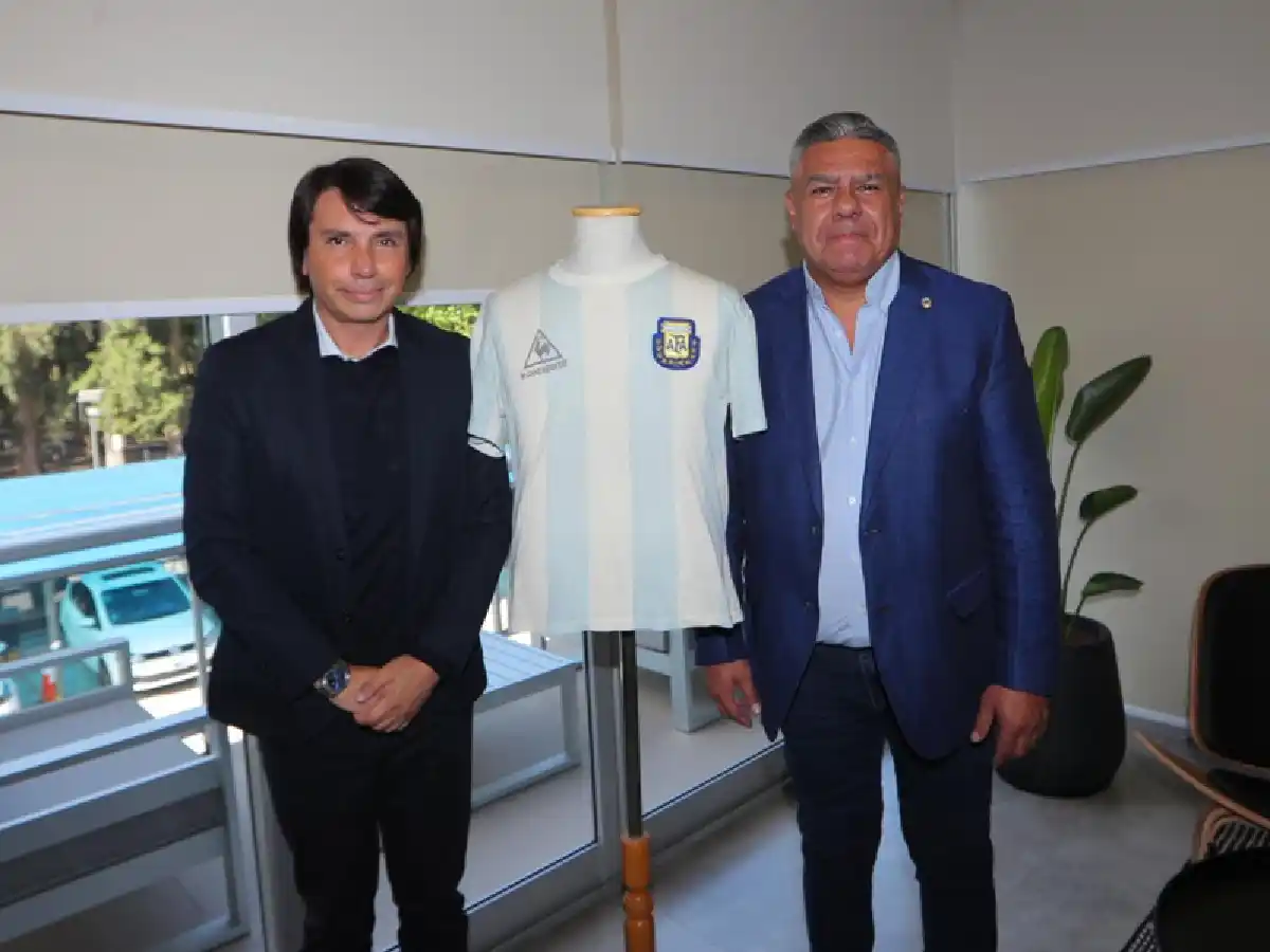 La camiseta de Diego volvió a casa