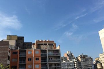Jueves de frío invernal con cielo despejado en Rosario