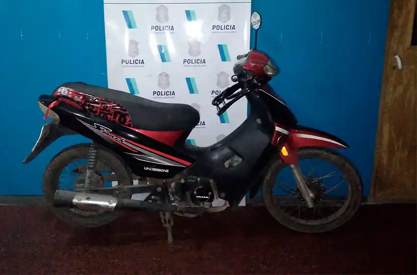 Detienen a menor de edad por robo de una moto