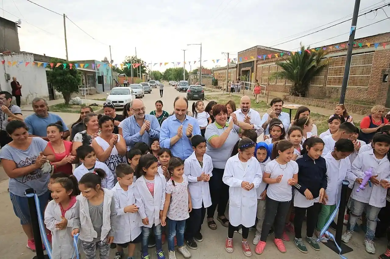 Se pavimentaron más de 50 cuadras para mejorar el acceso a 20 escuelas