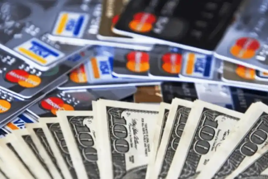 Dólar tarjeta: definen cómo se van a pagar los resúmenes que venzan en estos días