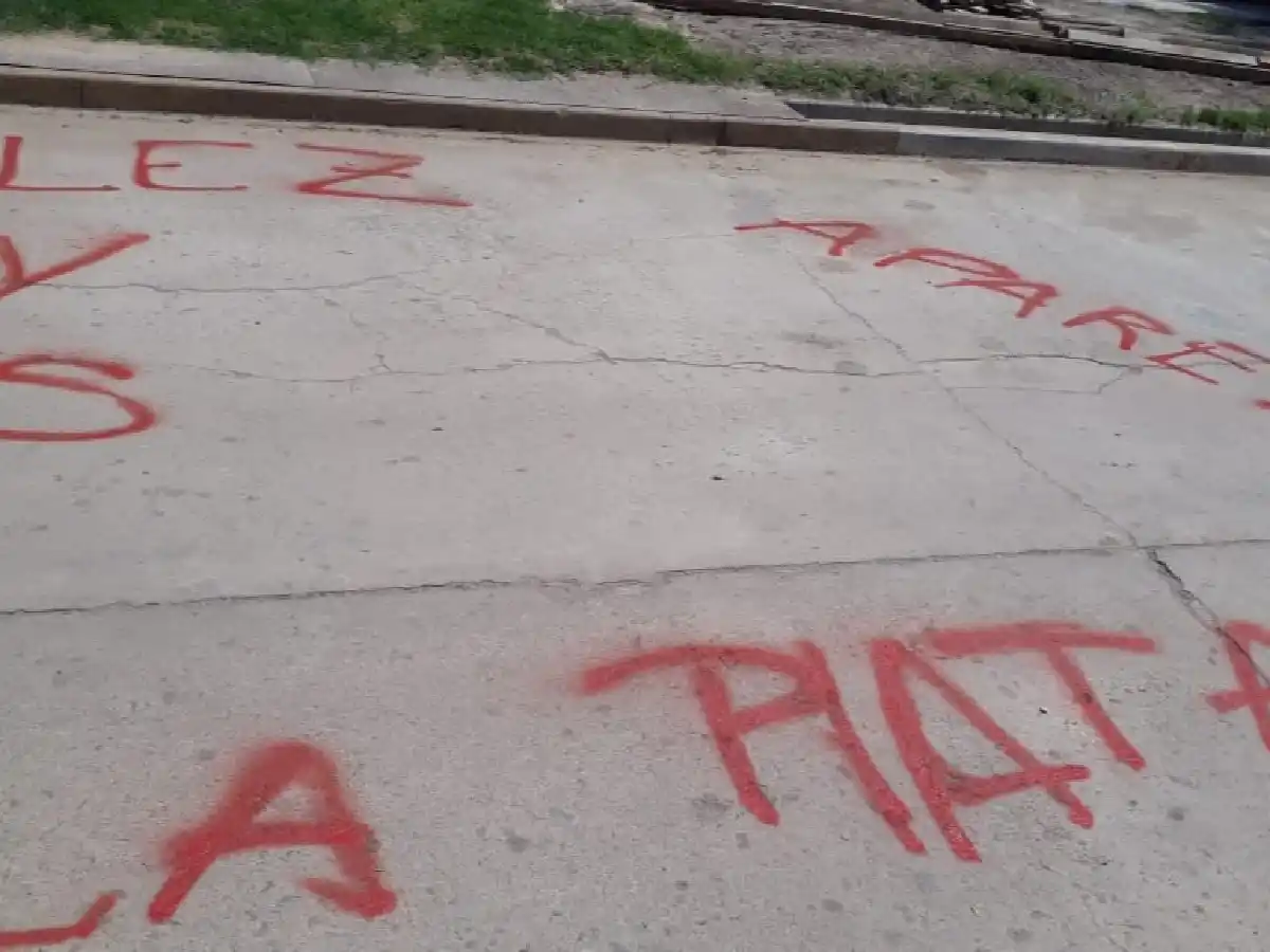 Ahorristas realizaron un escrache frente a la Mutual de Altos de Chipión