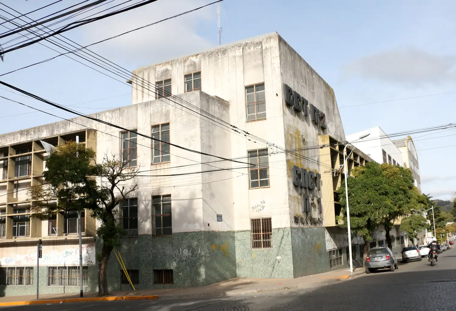 La Escuela Técnica 2, uno de los establecimientos que tomó medidas sobre el uso de celulares en las aulas.