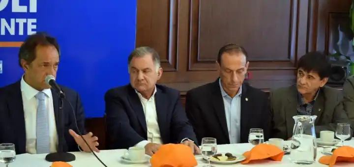 Scioli le prometió a Gasparini 200 viviendas para Roque Pérez