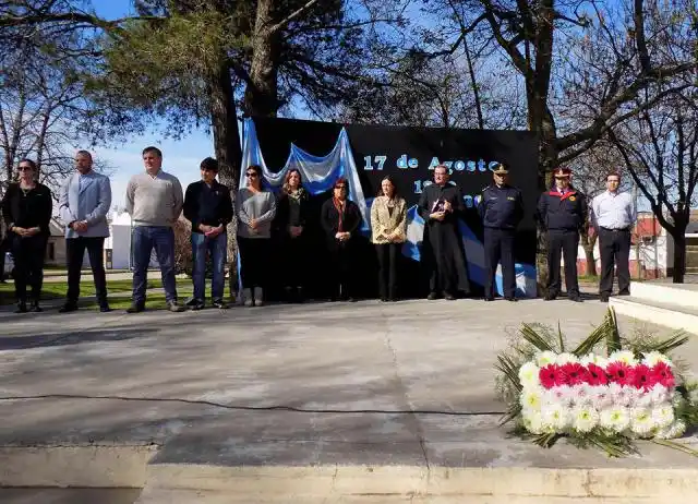 Larroque: Se desarrolló el acto en honor a San Martín