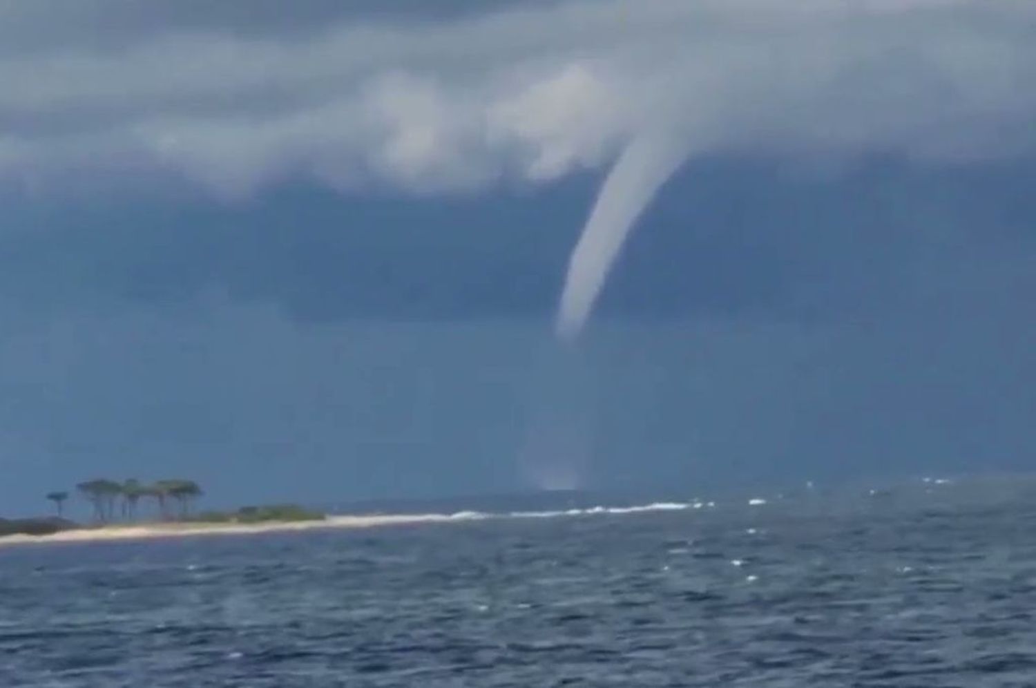 Video: dos trombas marinas sorprendieron en las costas de Montevideo y Punta del Este