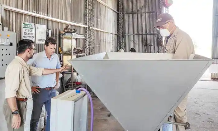 CAFESG apoya el proceso de producción de maderas plásticas en Concordia