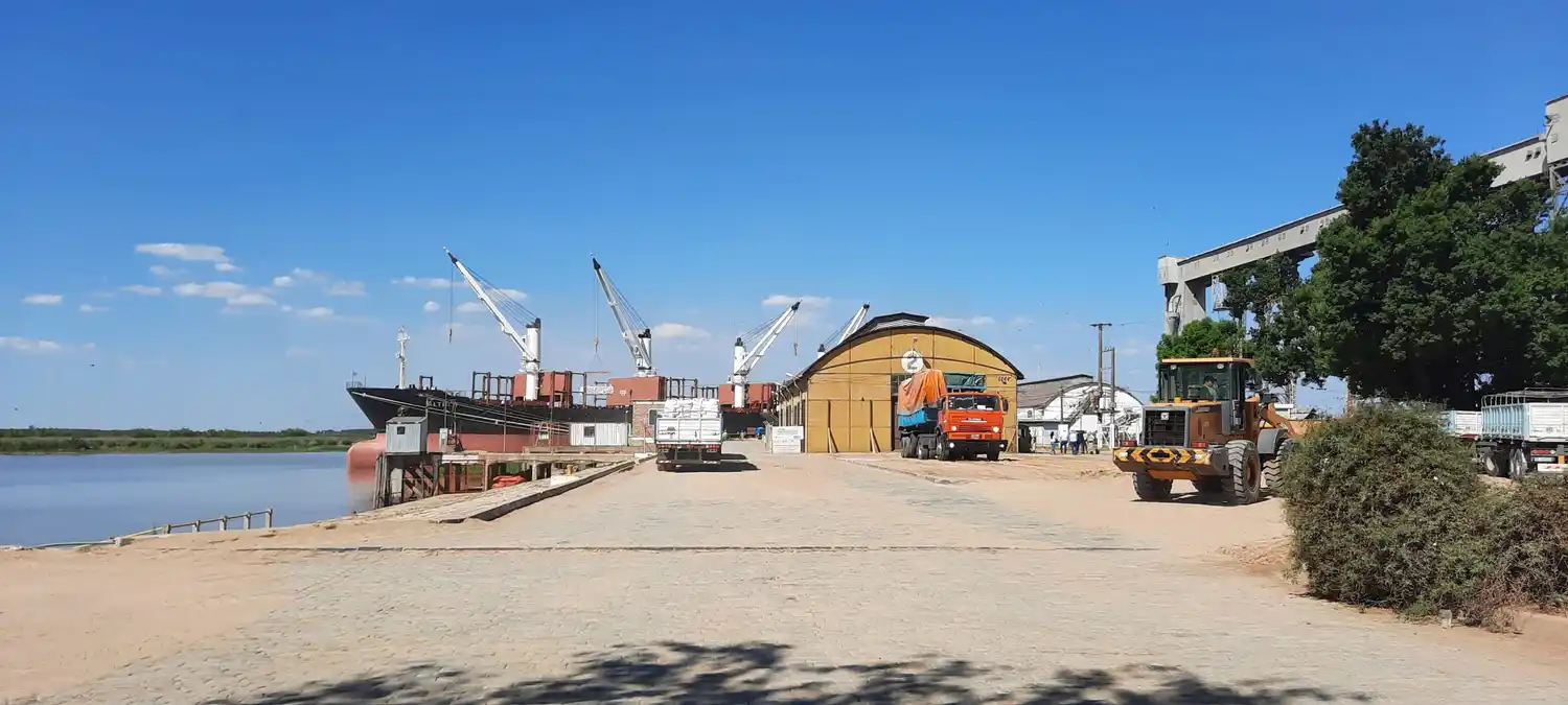 AFIP suspendió una operatoria de barcazas en el Puerto local por falta de documentación