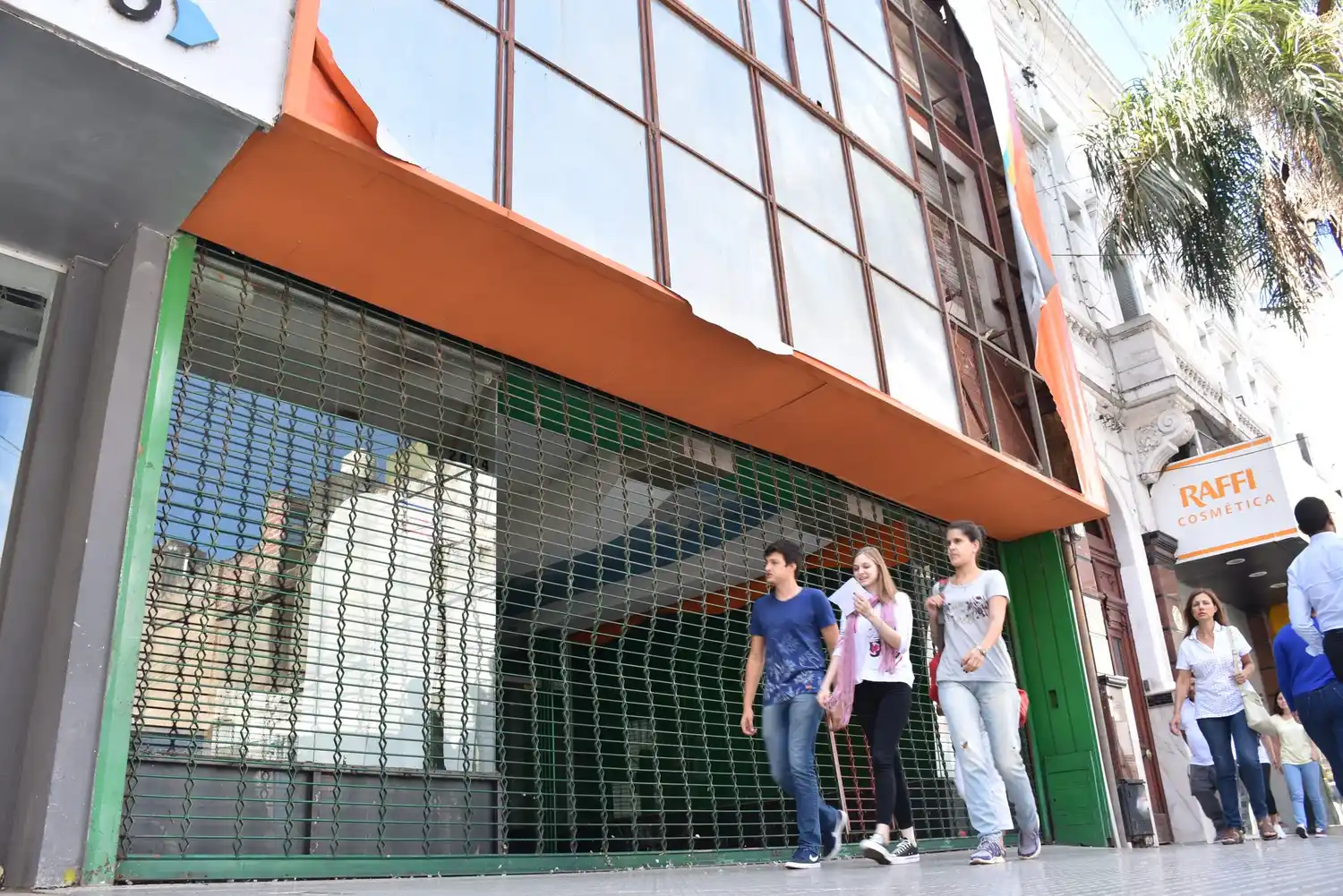 Persianas bajas: hay más de 900 locales vacíos en zonas comerciales de Santa Fe