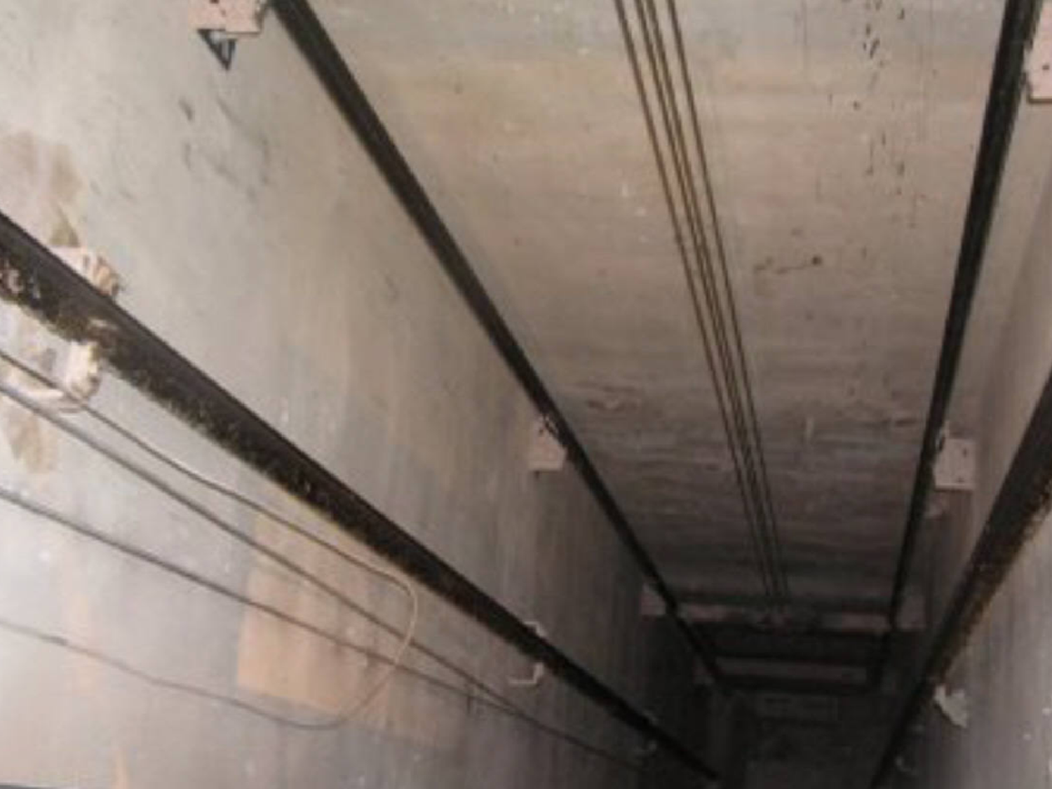 Una adolescente cayó por el hueco del ascensor y murió