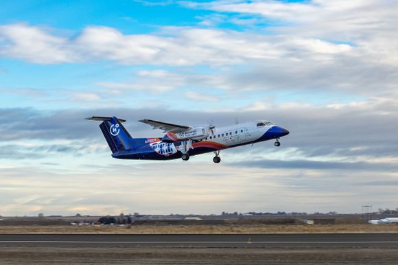 Universal Hydrogen completes successful first flight of its hydrogen-powered Dash 8-300