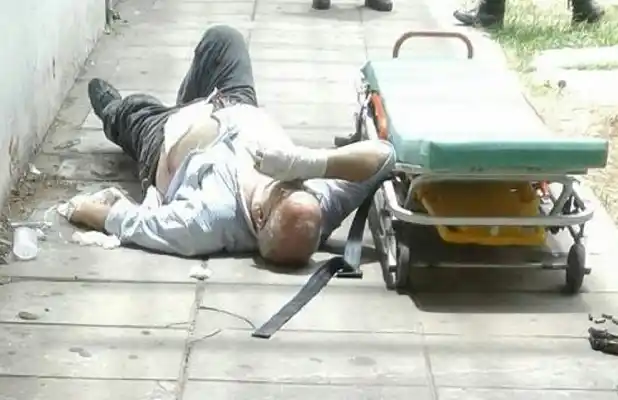 Discutió con otro hombre en la cola del super y le disparó cinco veces