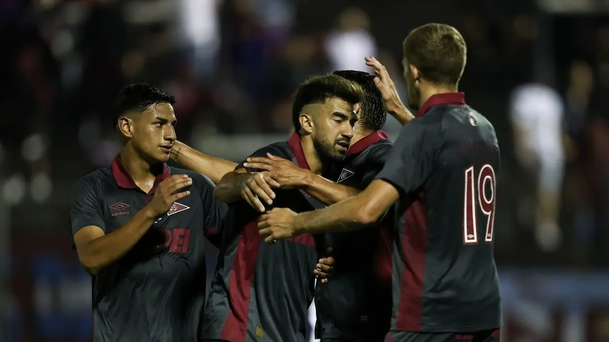 Lanús goleó a Sarmiento de La Banda y avanzó en la Copa Argentina