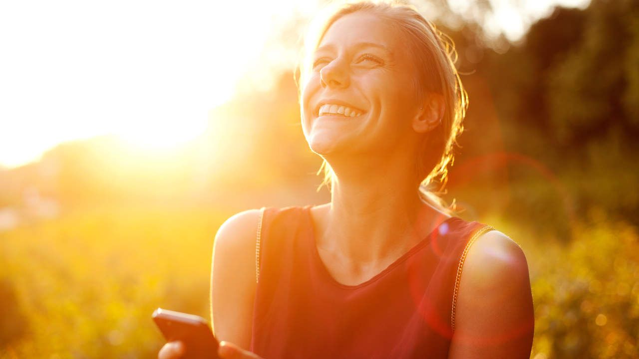 Aprovechar mejor la luz solar durante la mañana en todo el año beneficia a muchas funciones del cuerpo.