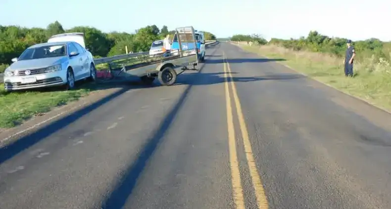 Se desprendió un tráiler y mató a una mujer que pescaba junto a su familia