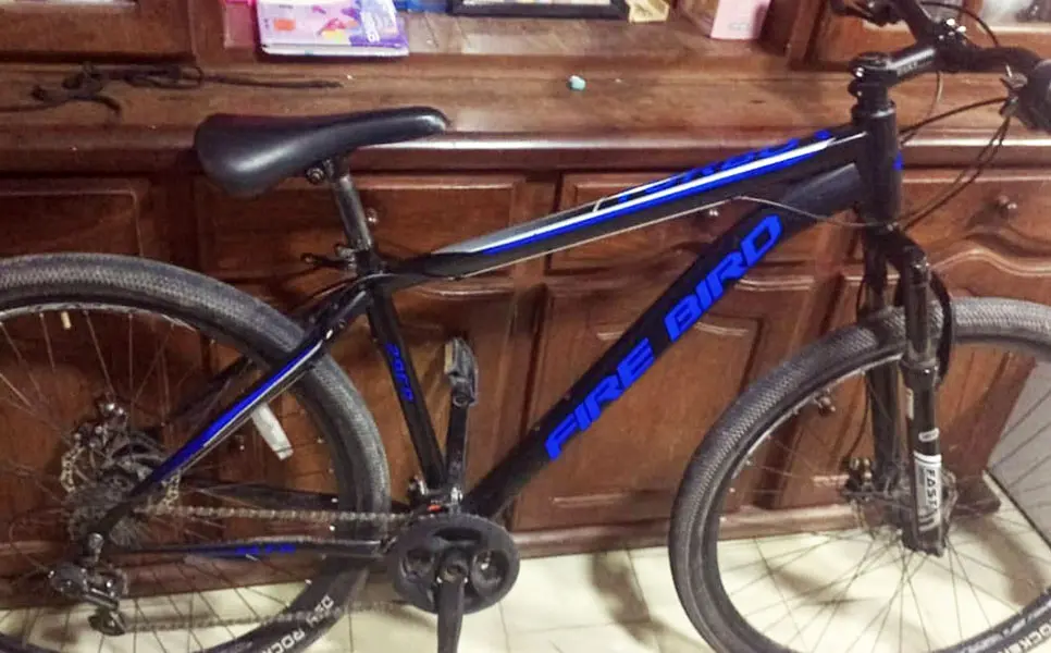 Ladrones tomaron del cuello y golpearon a un chico para robarle