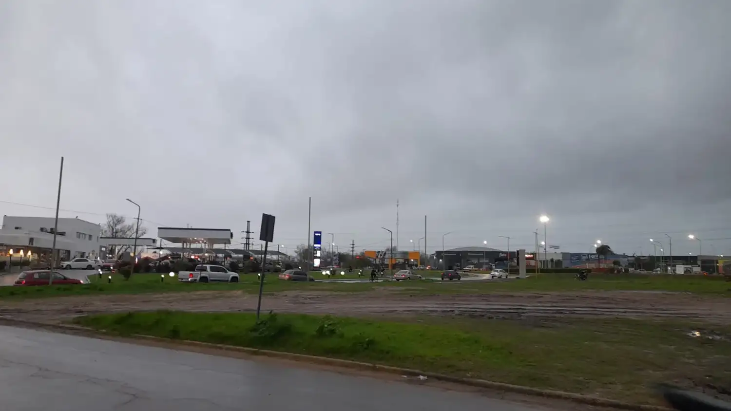 Se hizo de noche en Gualeguaychú, graniza y diluvia: cómo seguirá el tiempo este jueves