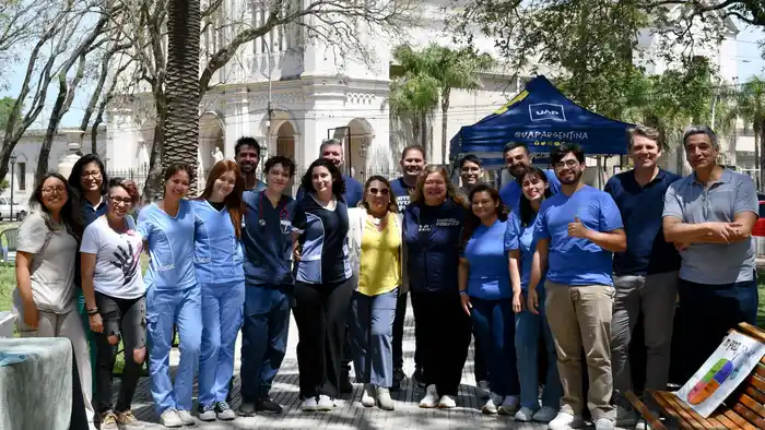 Promover la salud desde la prevención: exitosa jornada en Plaza Constitución por el Mes del Cáncer de Mama