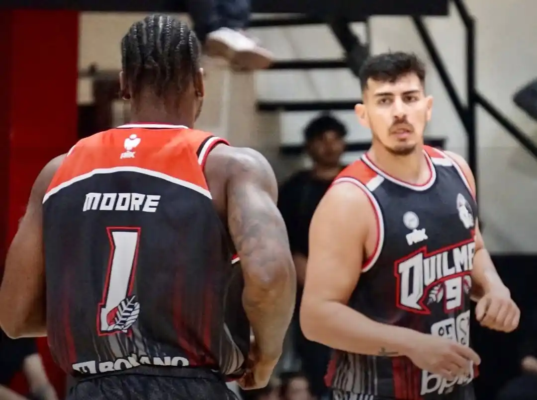 Moore y Alderete, dos de las figuras en un nuevo triunfo del "tricolor".