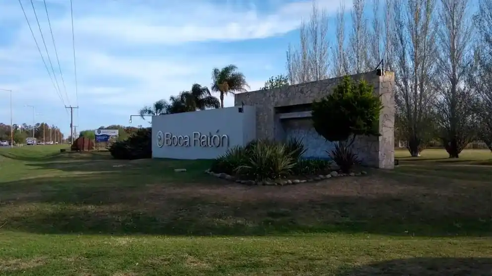 Escapó en una camioneta y continúa prófugo.