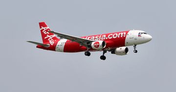 La carta china (y brasileña): AirAsia evalúa al COMAC C919 y al Embraer E2 para complementar su flota de Airbus