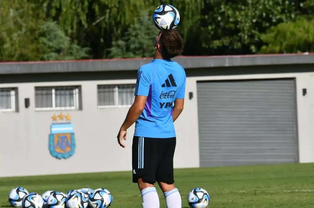 Thomas de Martis en la práctica con la sub 17