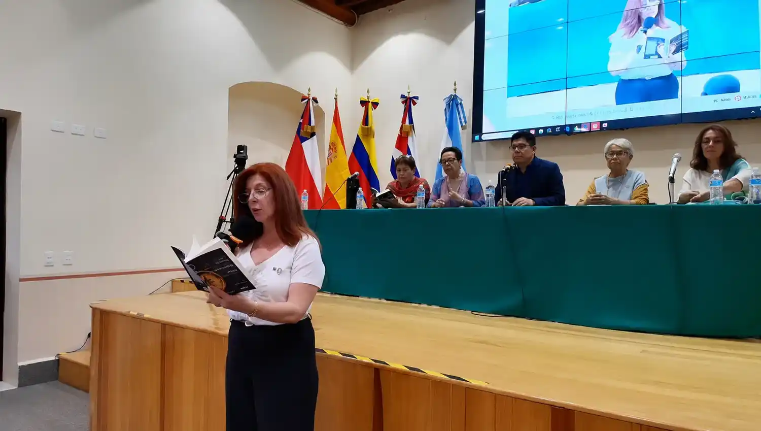 Nancy Almassio. Durante su participación en el VIII Encuentro Internacional de Poesía Sabersinfin
