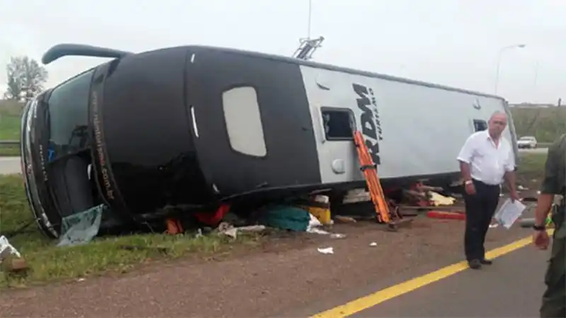 Trágico vuelco en la Autovía 14: dos muertos y varios heridos 