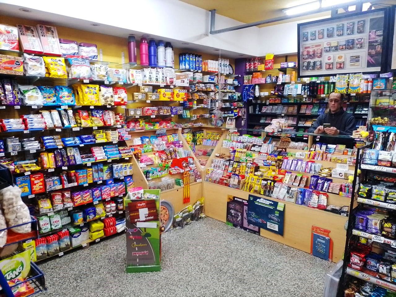 El tradicional Kiosco Zubillaga es atendido por Carlos y familia.