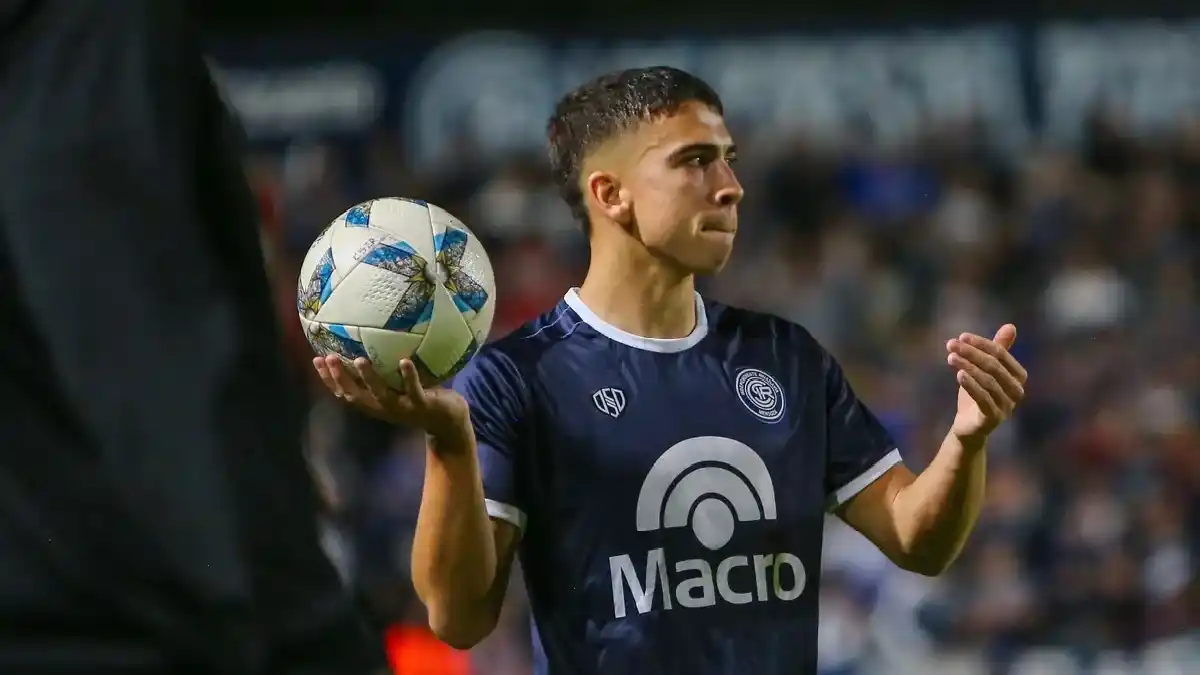 Mateo Ortale, jugando para Independiente de Rivadavia