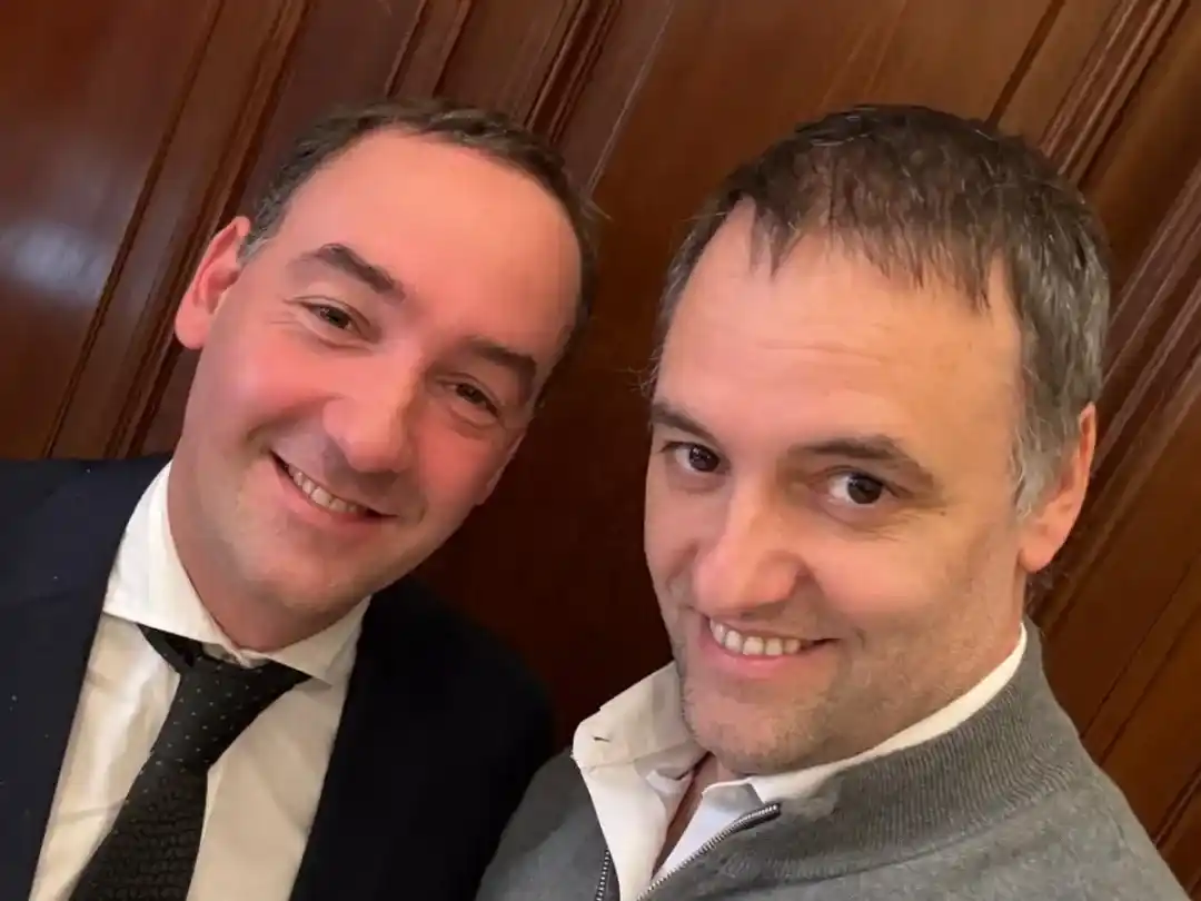 Francisco y Manuel Adorni. (Instagram)