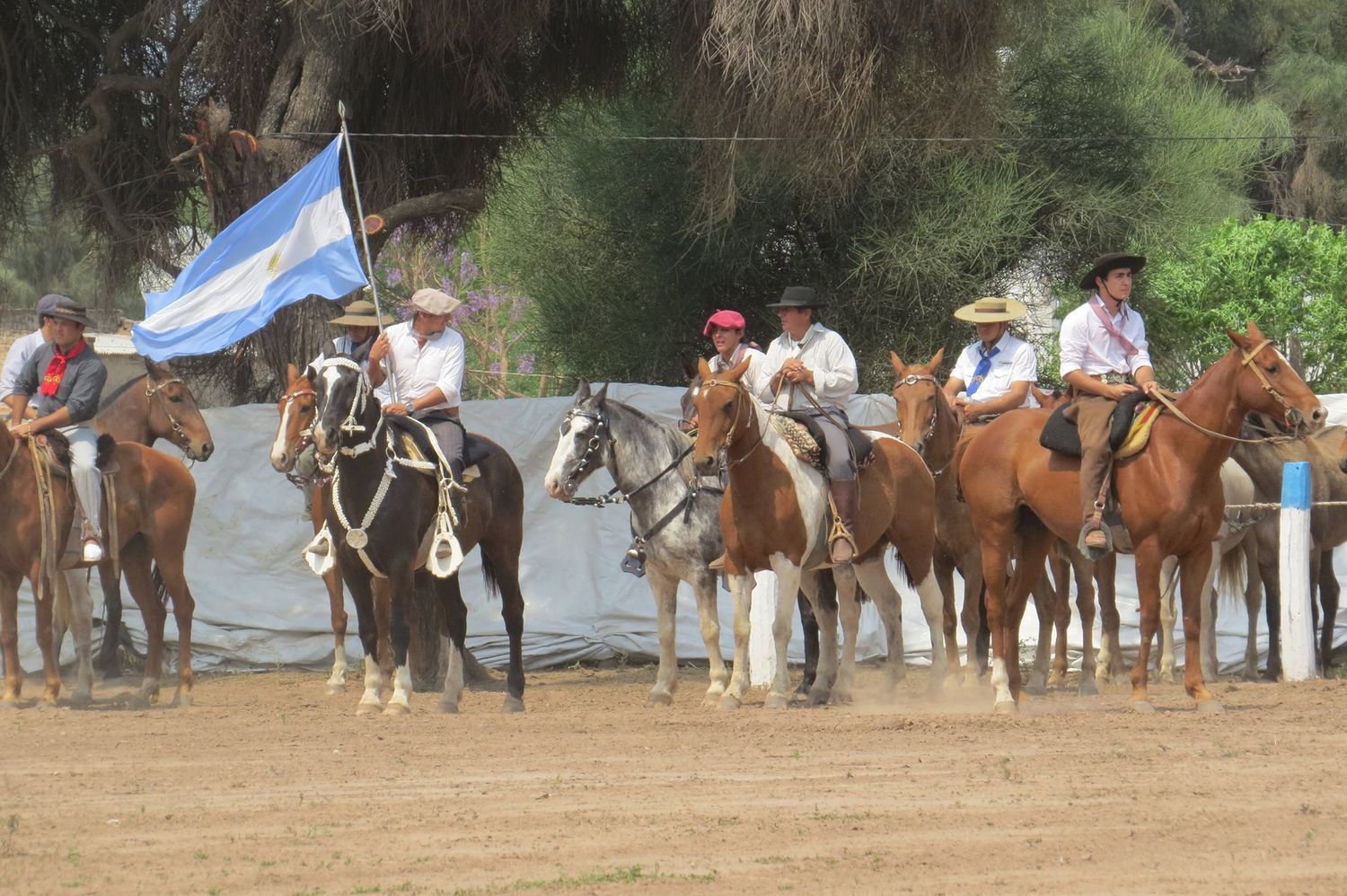 Laguna Naineck: organizan el festival de doma y folklore por la Independencia