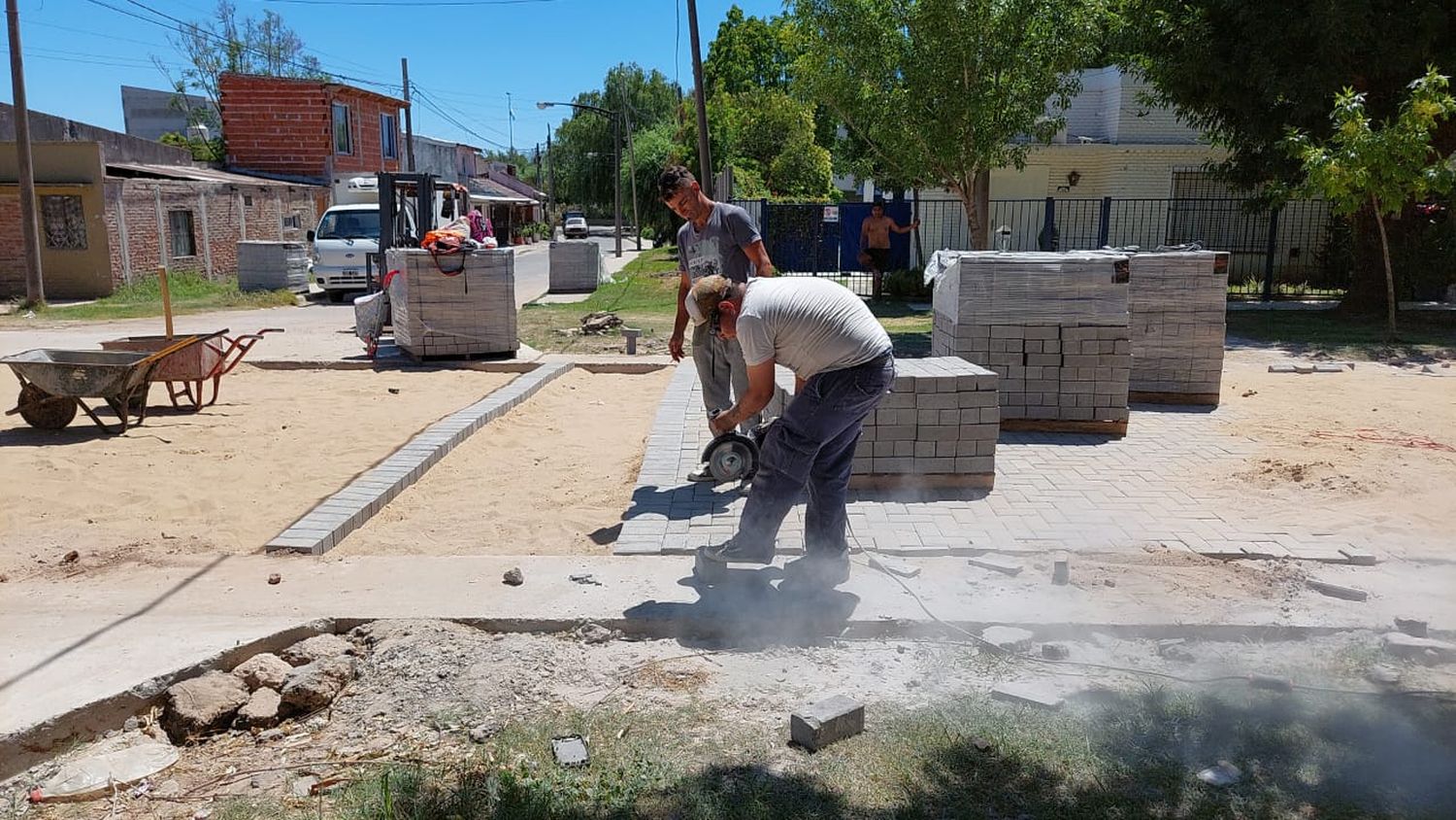 Adoquinado en Juan Ismael Giménez: faltan dos cuadras y estiman que terminarán a principios de enero
