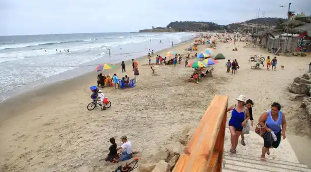 Cómo es Montañita, el paraíso joven de Ecuador donde asesinaron a dos mendocinas