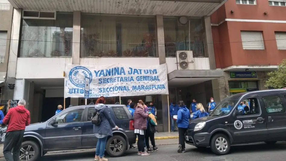 Reclamo gremial frente al hotel de FOEVA