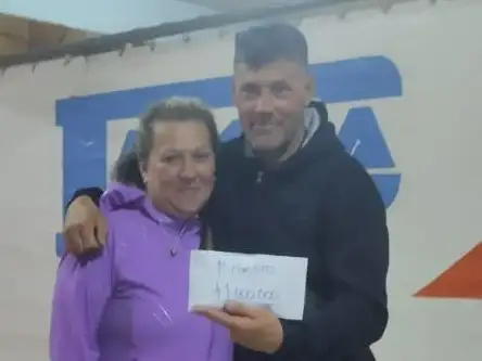 Campeón. El miramarense Damián Buitrón, junto a Guillermina Albano