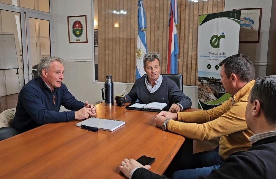 Primera reunión de Schneider con Richard, apostando a un traspaso ordenado