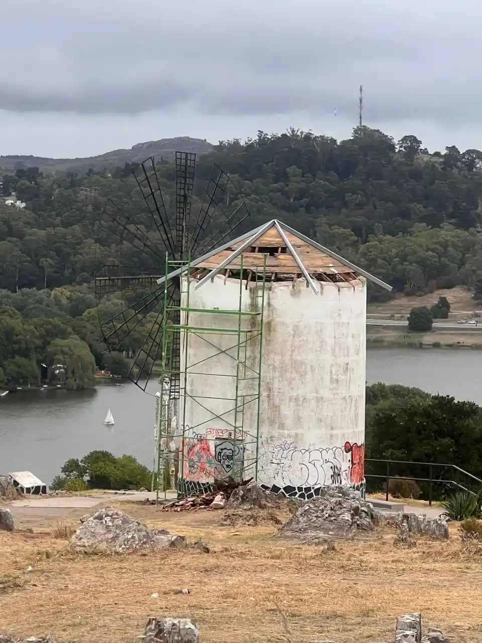 La incomodidad del Gobernador y concejales con sus estrategias
