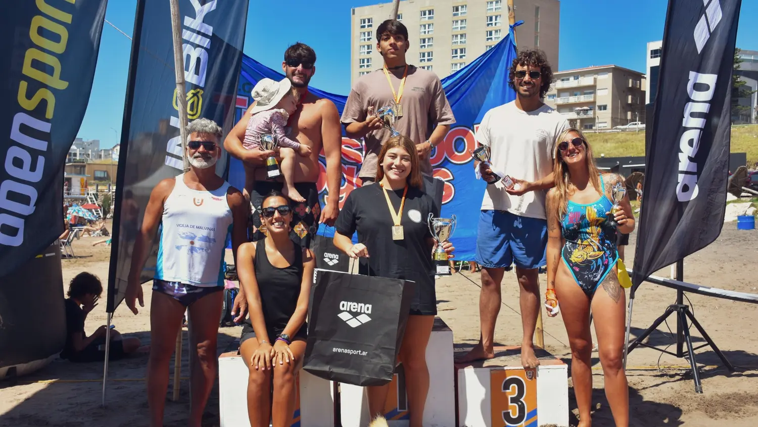 Ganadores. Jeremías Taien Torales en lo más alto del podio de la Travesía por Mogotes
