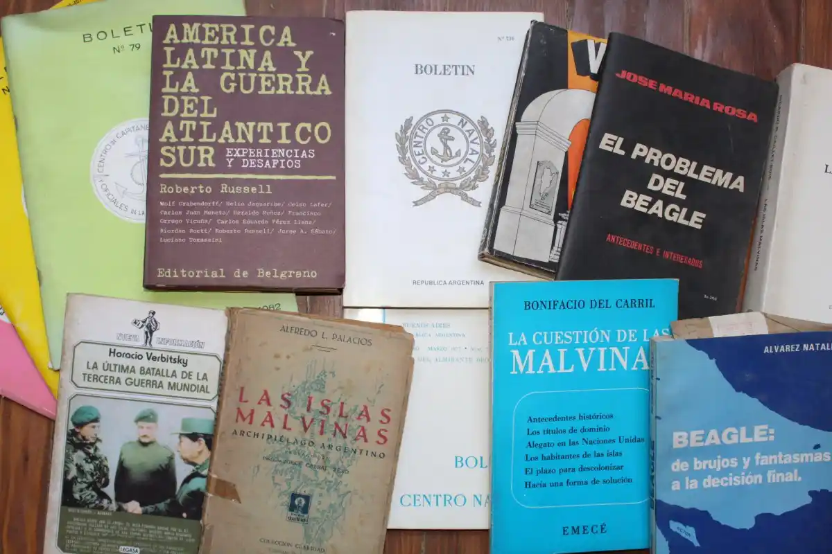 Donaron libros sobre las Malvinas y el Atlántico Sur 